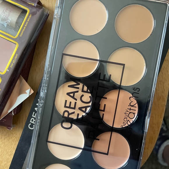 Makeup bundle - Picture 5 of 5